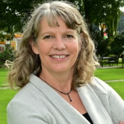 Beth Doglio